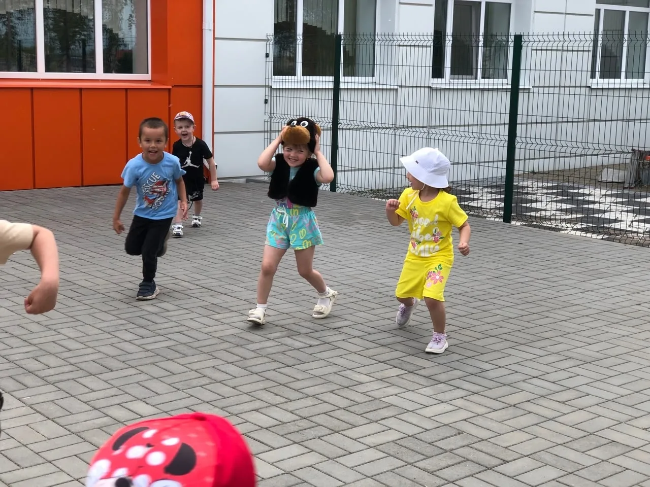 Презентация о национальных играх народов 
России нас вдохновила! Мы решили сразу 
попробовать что‑то