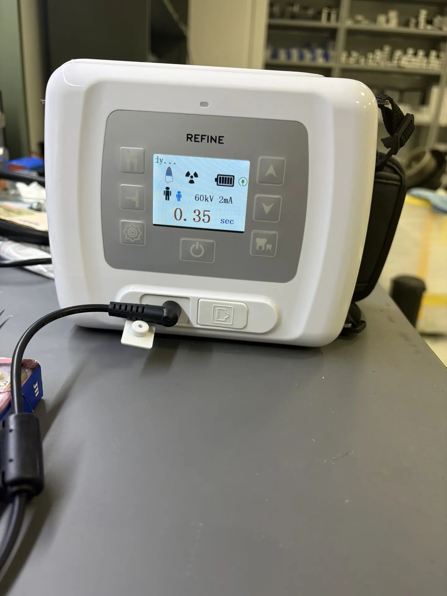 🔧 Ремонт портативного рентгеновского аппарата VeRay X-Ray

В работу поступил портативный рентгеновс