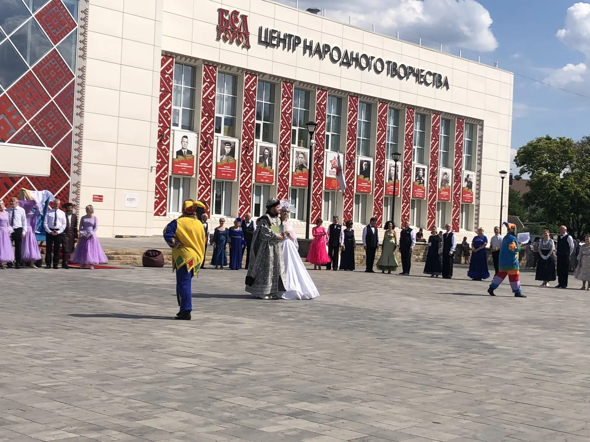 Бал-маскарад, посвящённый Пушкинскому дню России, состоялся в Белгородском государственном центре на