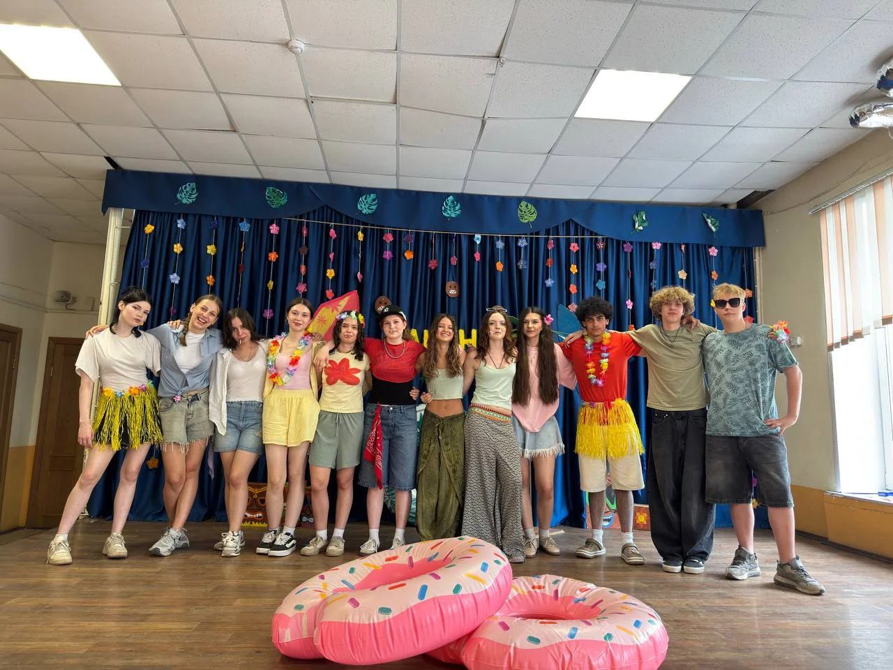 День Гавайских приключений в нашем лагере! 🏝️

Сегодня для детей прошла командная игра-квест, подго