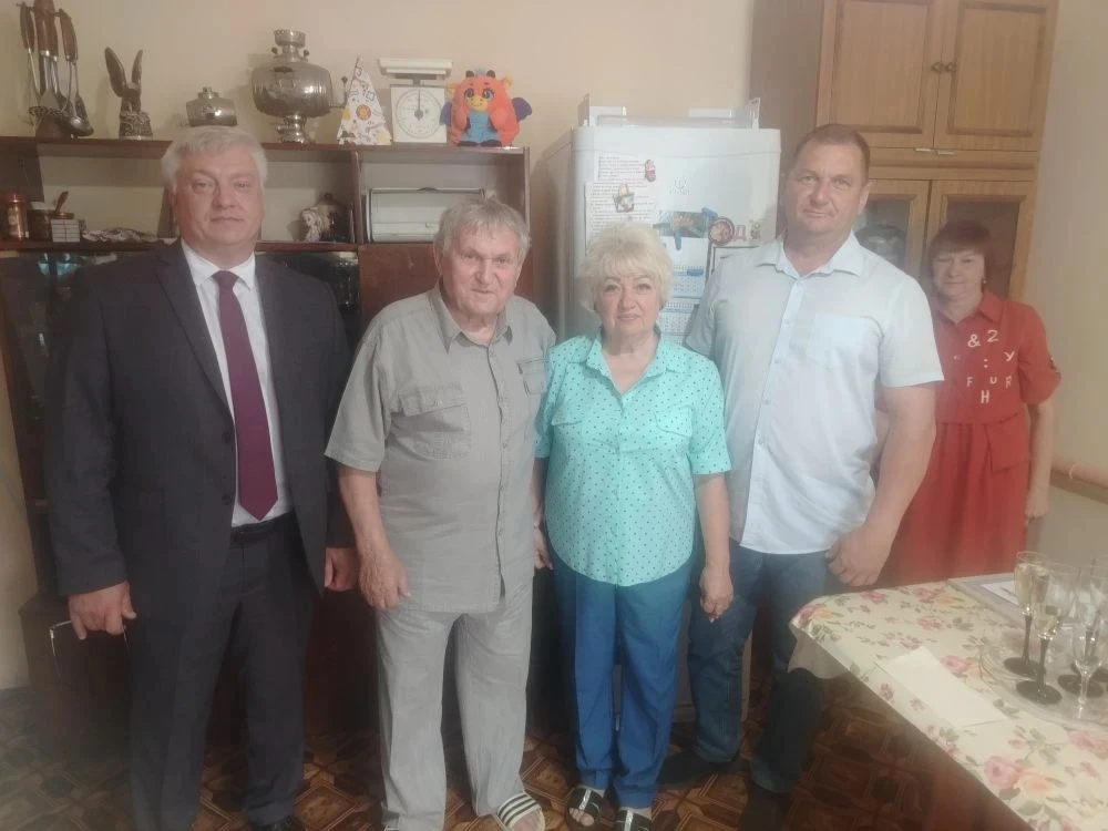 С особой теплотой и уважением поздравляем сегодня с  90-летием – Анатолия Алексеевича Лысикова! Он о