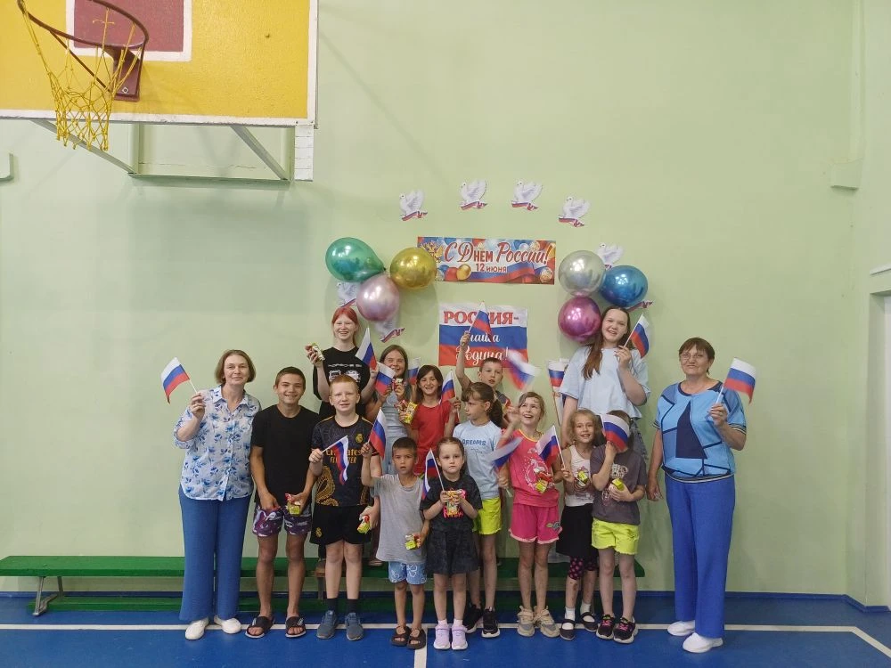 Яркий праздник дружбы и традиций в нашей школе! ✨
В преддверии Дня России наша школа превратилась в 