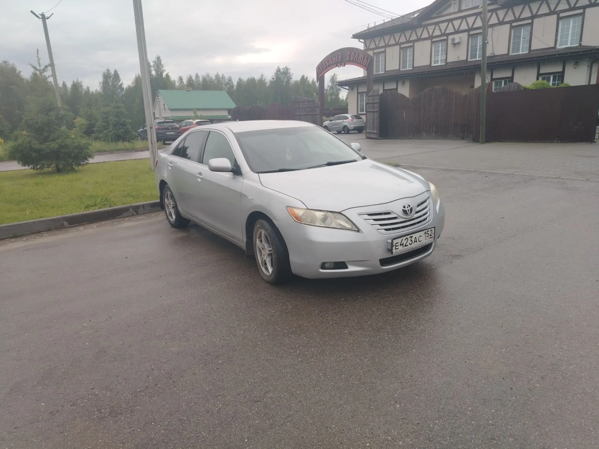 Продам TOYOTA CAMRY 2007 г.в, пробег 270 тыс, 
владею с 2014 года. Автомобиль японской сборки. Все ж