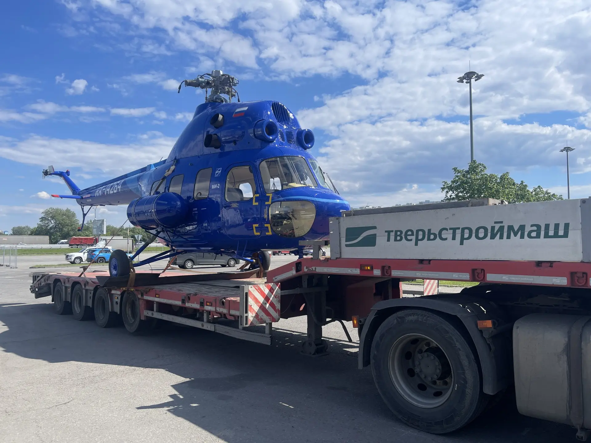 Наш партнер, транспортная компания  «Ярд Империал» перевозила два вертолёта на выставку в Крокус Экс