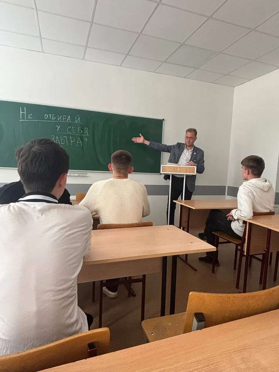 Классный час «НЕ ОТНИМАЙ У СЕБЯ ЗАВТРА»

В рамках республиканского антинаркотического месячника кура