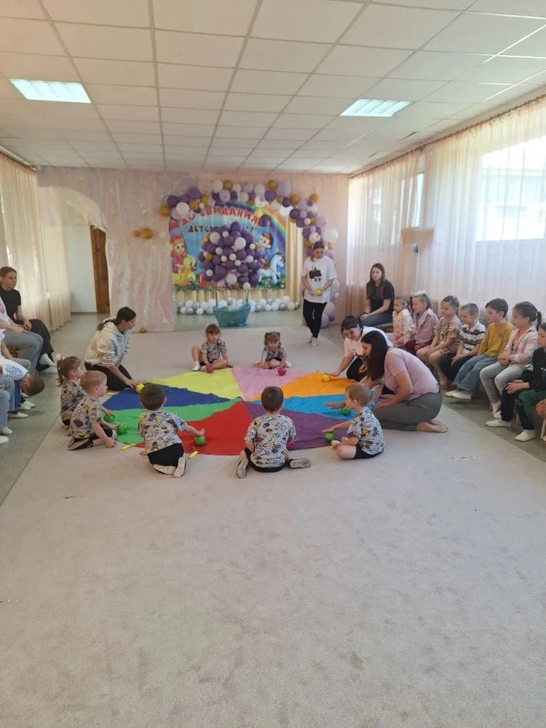 Развлечение «Здравствуй, лето!» ☀️🌈

В нашем детском саду прошло яркое и весёлое развлечение «Здрав