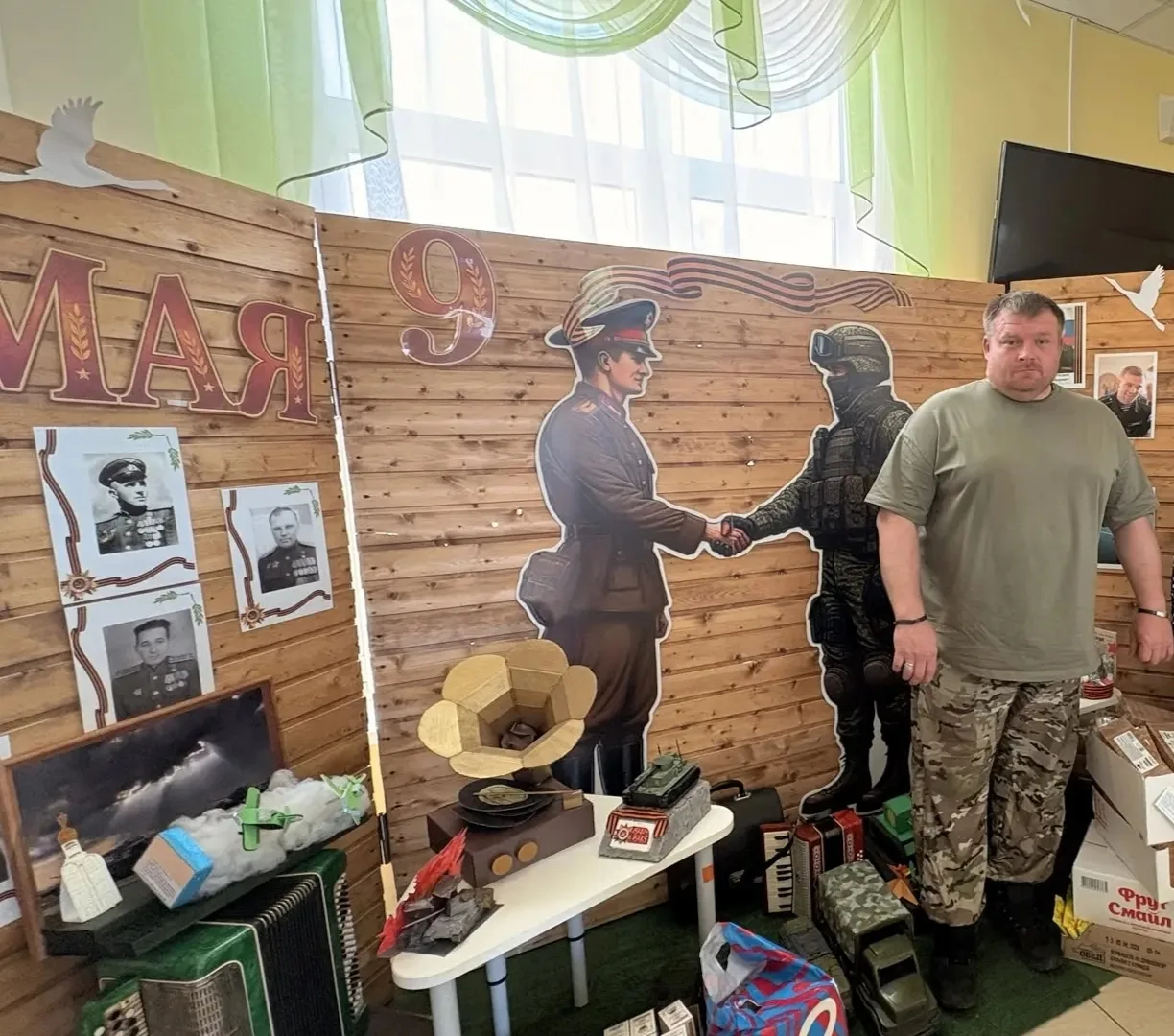 Это уже традиция, помогать фронту. Наш коллектив от всего сердца поздравляет всех военнослужащих и п