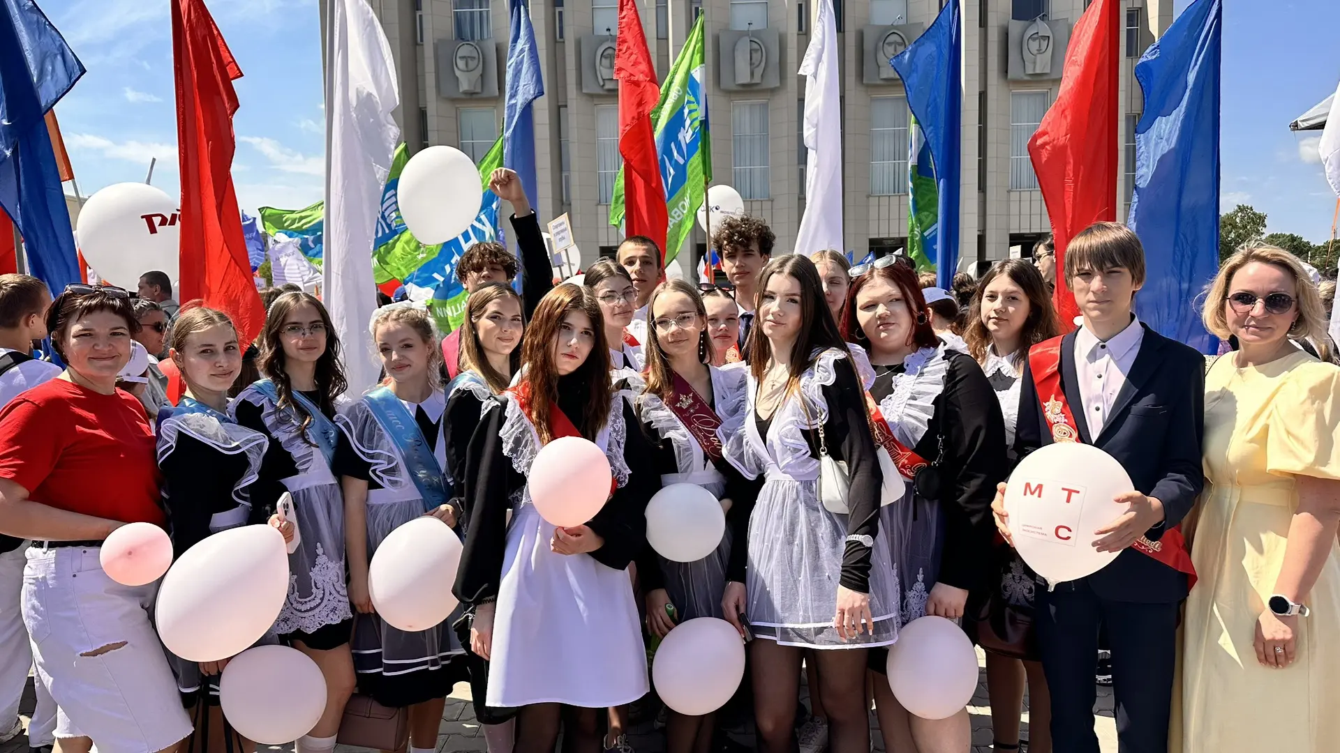 Выпускники МОУ гимназии № 9 приняли участие в торжественных мероприятиях, посвященных празднованию Д
