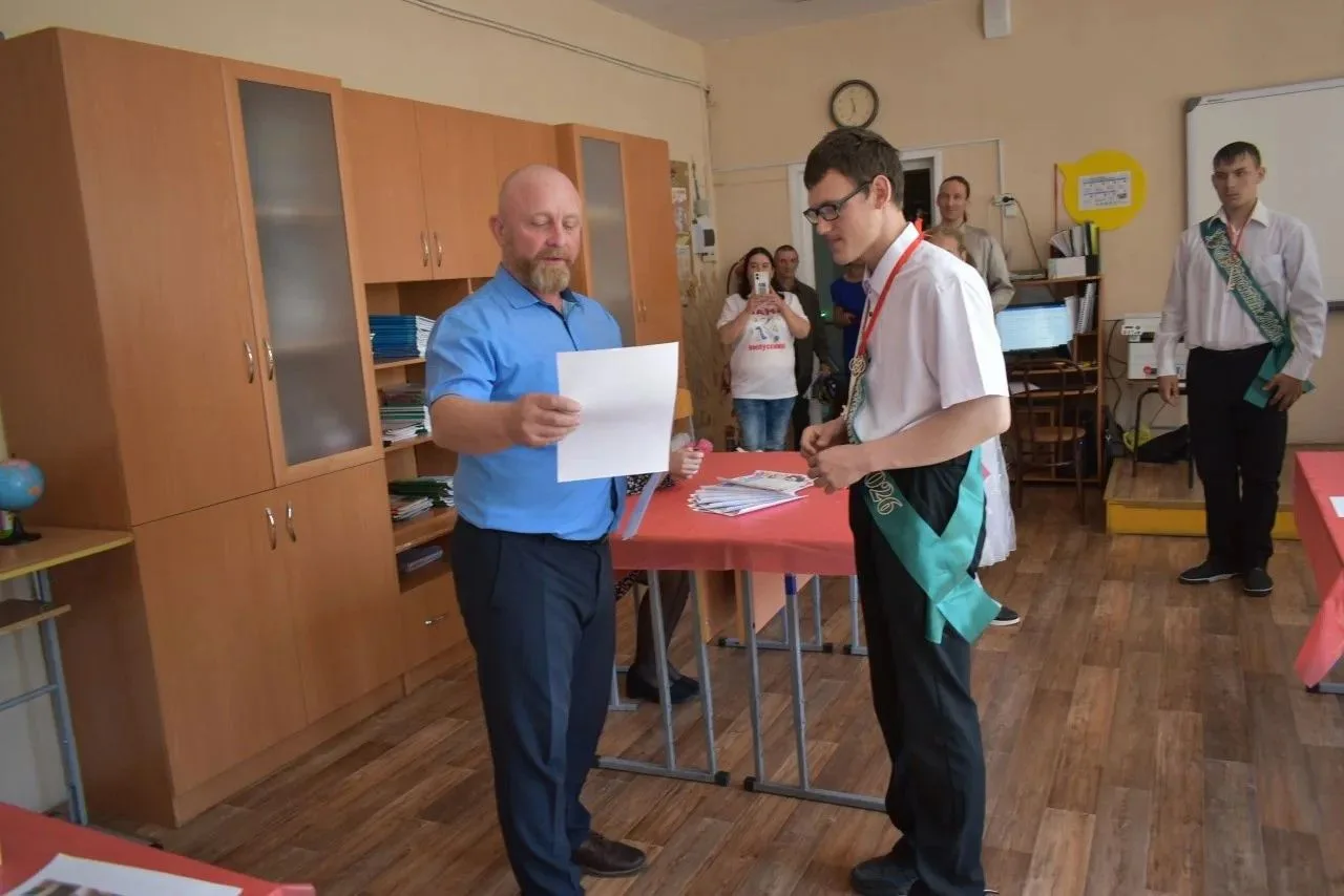 🎉Два выпускника школы-интерната получили свидетельства об окончании Ребрихинской школы искусств. Бу