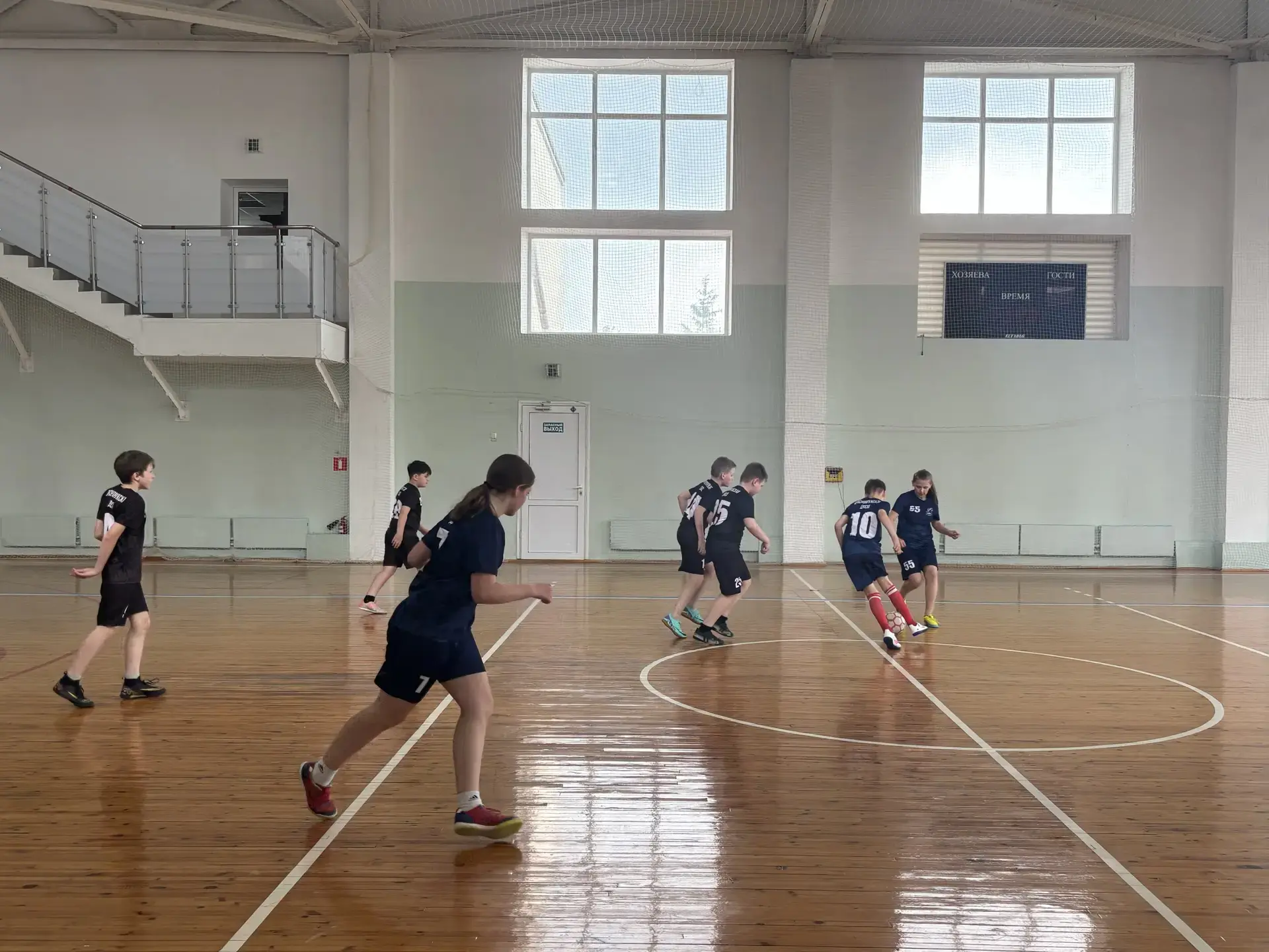 Спорт, дружба и детство: яркий турнир по футзалу!⚽

Сегодня в спортивном зале МУ «ФОК «Краснояружски