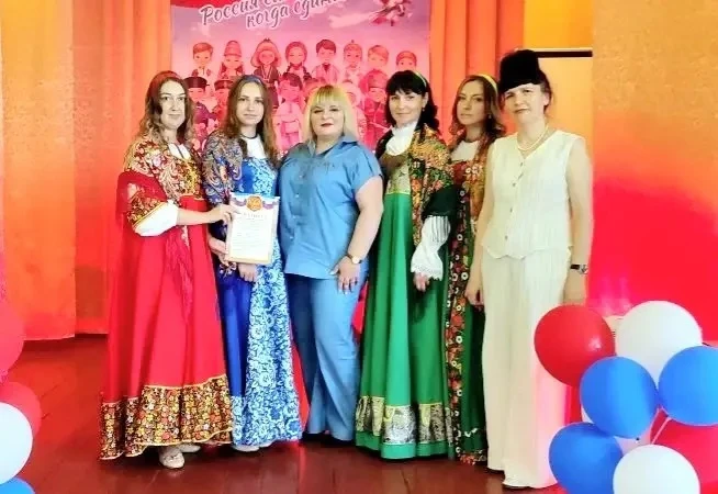 В преддверии Дня России, 10 июня, Краснолучская городская организация Профсоюза образования провела 