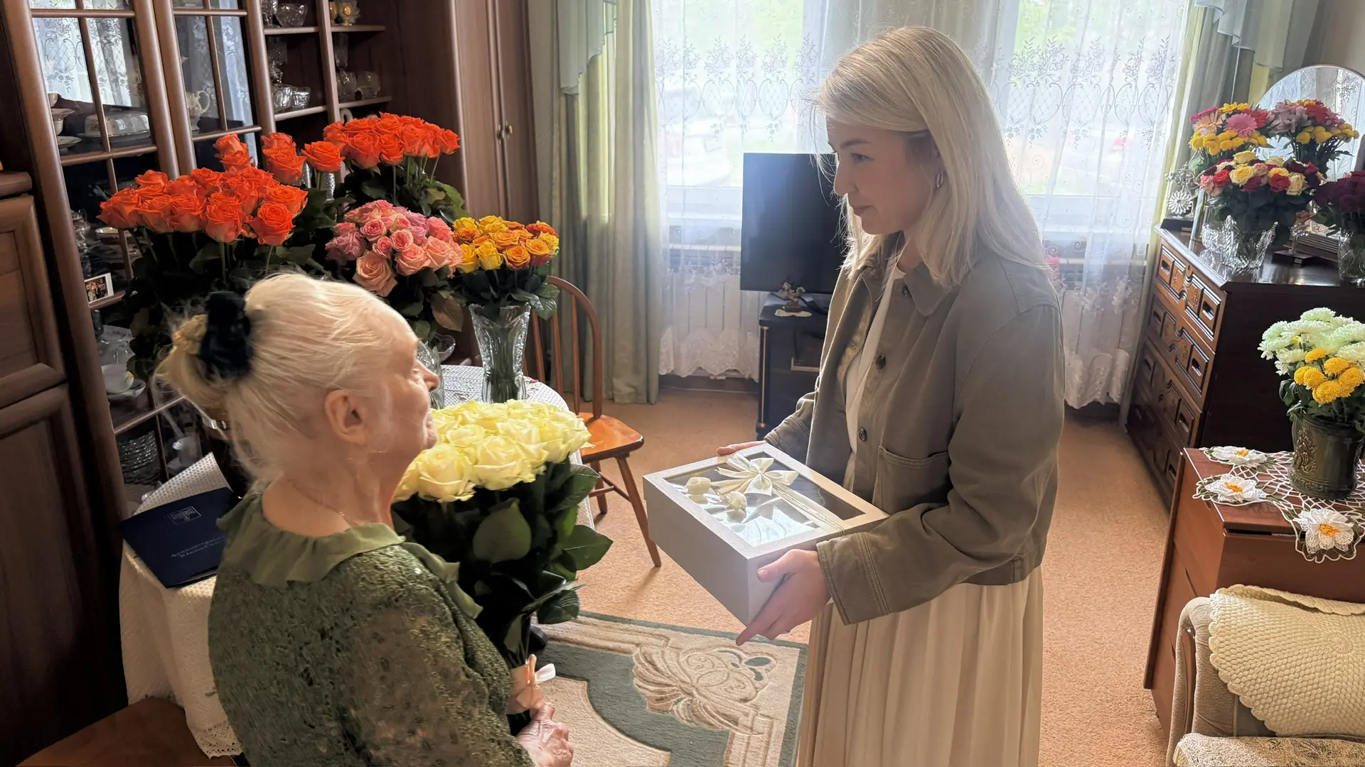 Сегодня приехала к Людмиле Анатольевне Гракович. Ей исполнилось 90 лет.

Познакомилась с её историей