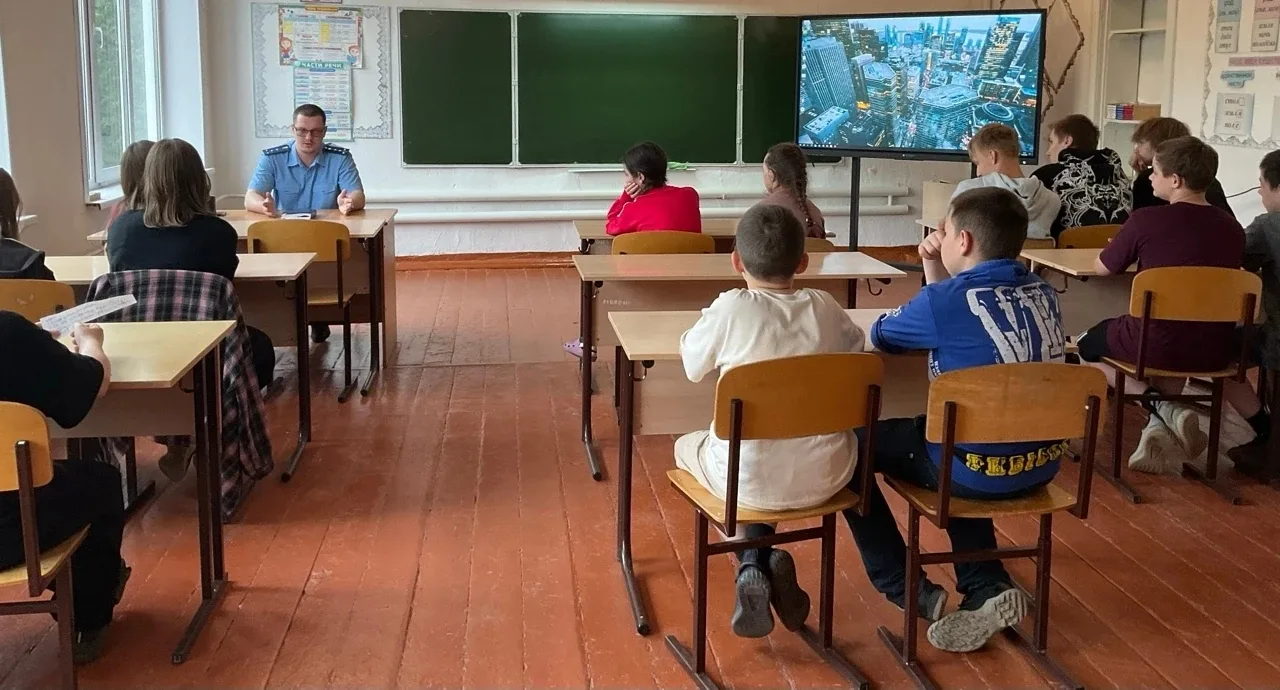 Безопасность в цифровом мире: в нашем лагере прошла важная встреча! 📱❌

Сегодня воспитанники лагеря