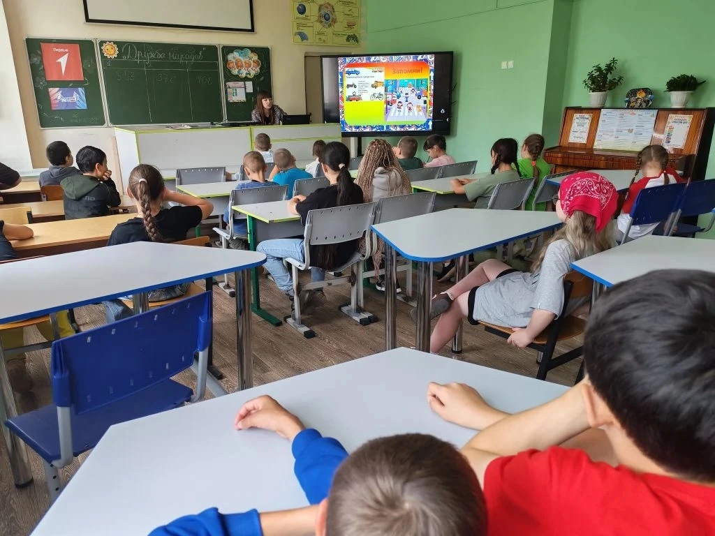 🚗 🚗 Неделя безопасности в летнем лагере «Кораблик детства» прошла ярко! 🏖️📚
🔹 Провели беседы на