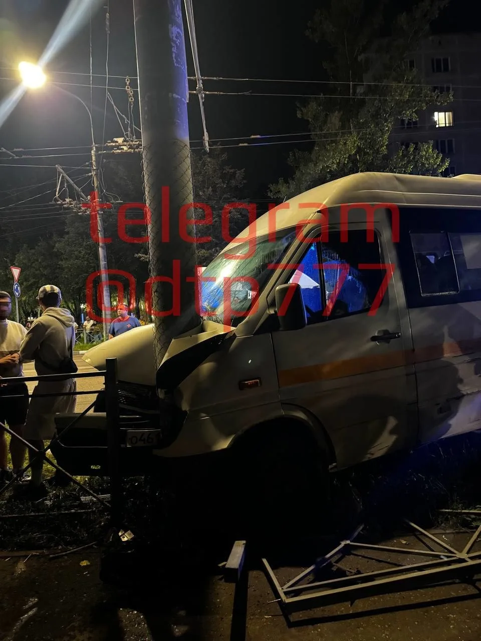 🚐💥 Маршрутка вылетела на встречку и врезалась в столб в Видном

Серьёзное ДТП произошло ночью в Ви