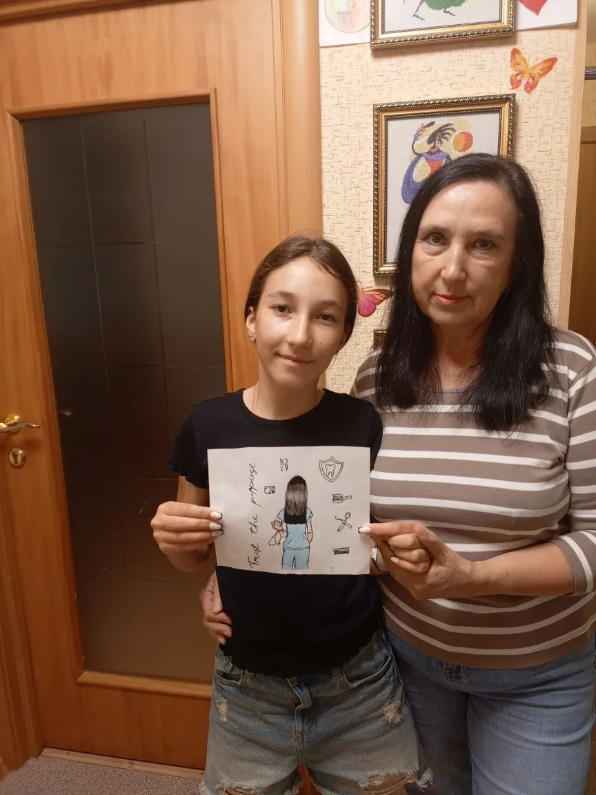 У врача-стоматолога Марины Алыповой есть еще одна внучка, Армина, которой 12 лет . Ее рисунок может 