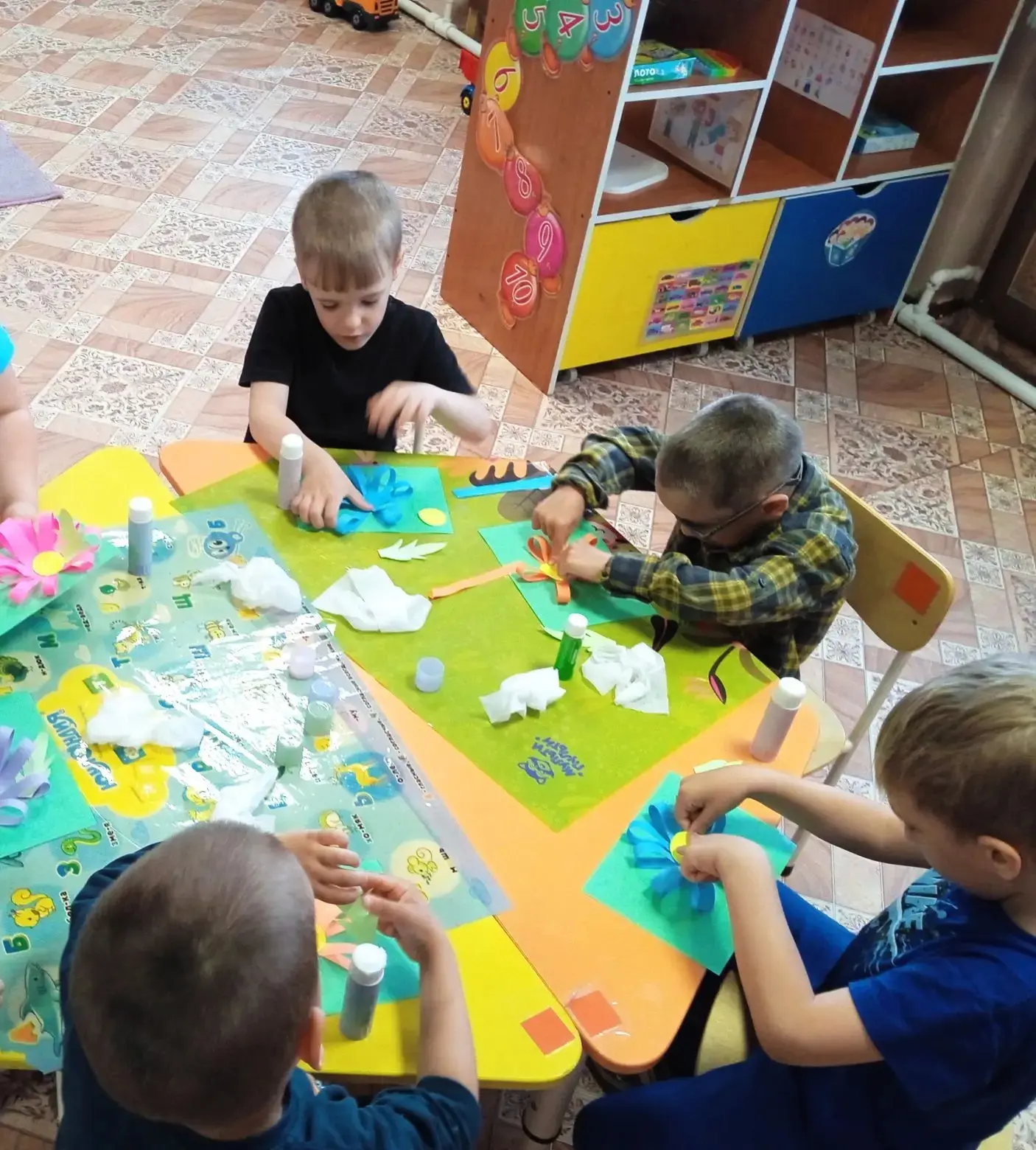 Аппликация: "Волшебный цветочек".