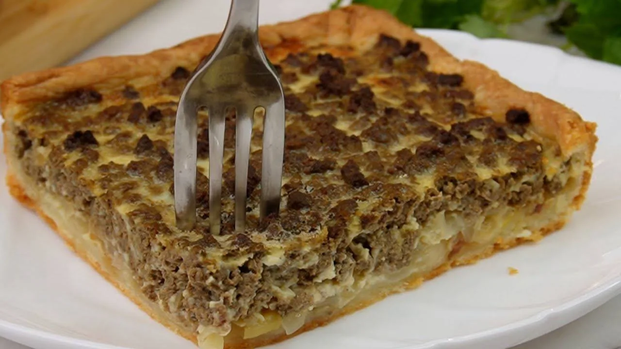 🥧 Открытый пирог с мясом 🥧


✔️200 г творога 5%
✔️2 яйца 
✔️30 г ц/з муки
✔️1 ст л псиллиума
✔️1 ч