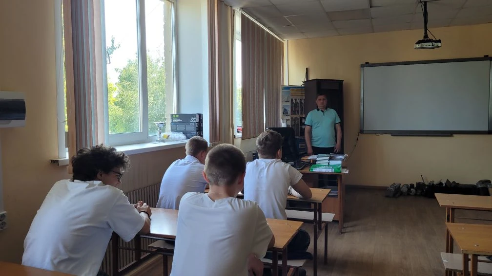 🎓 После торжественной линейки работа продолжилась в учебных группах — кураторы провели классные час