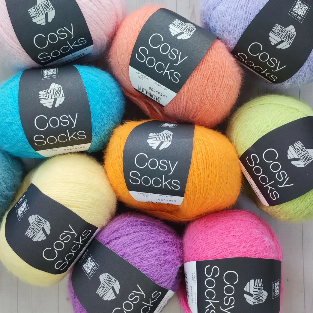 Что напоминают новые оттенки Lana Grossa Cosy Socks? 
Нам очень напомнили шоколадные драже или изюм 