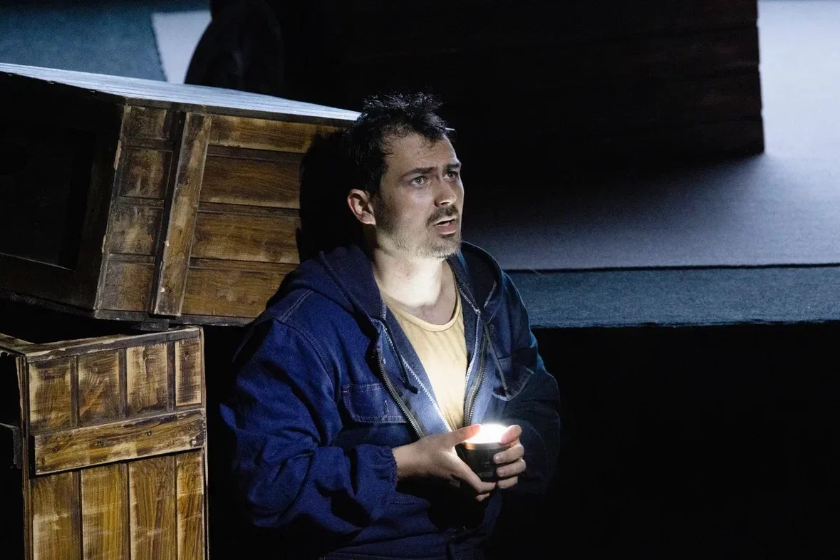 12 и 13 июня на Малой сцене НЭТа состоялась премьера спектакля «333». Режиссер Дмитрий Макаров предс