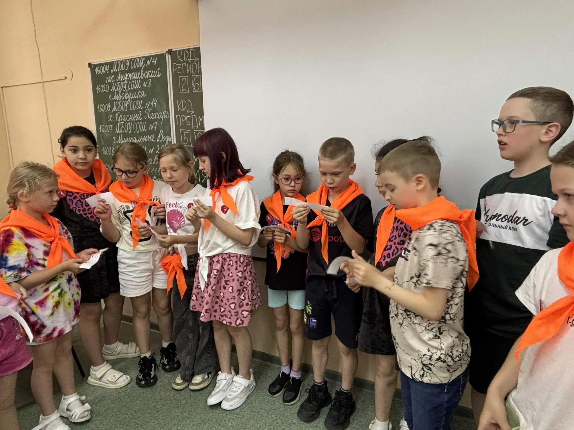 💦 Библиотека-филиал х. Красный Пахарь провела для участников школьного лагеря «Оранжевое лето» позн