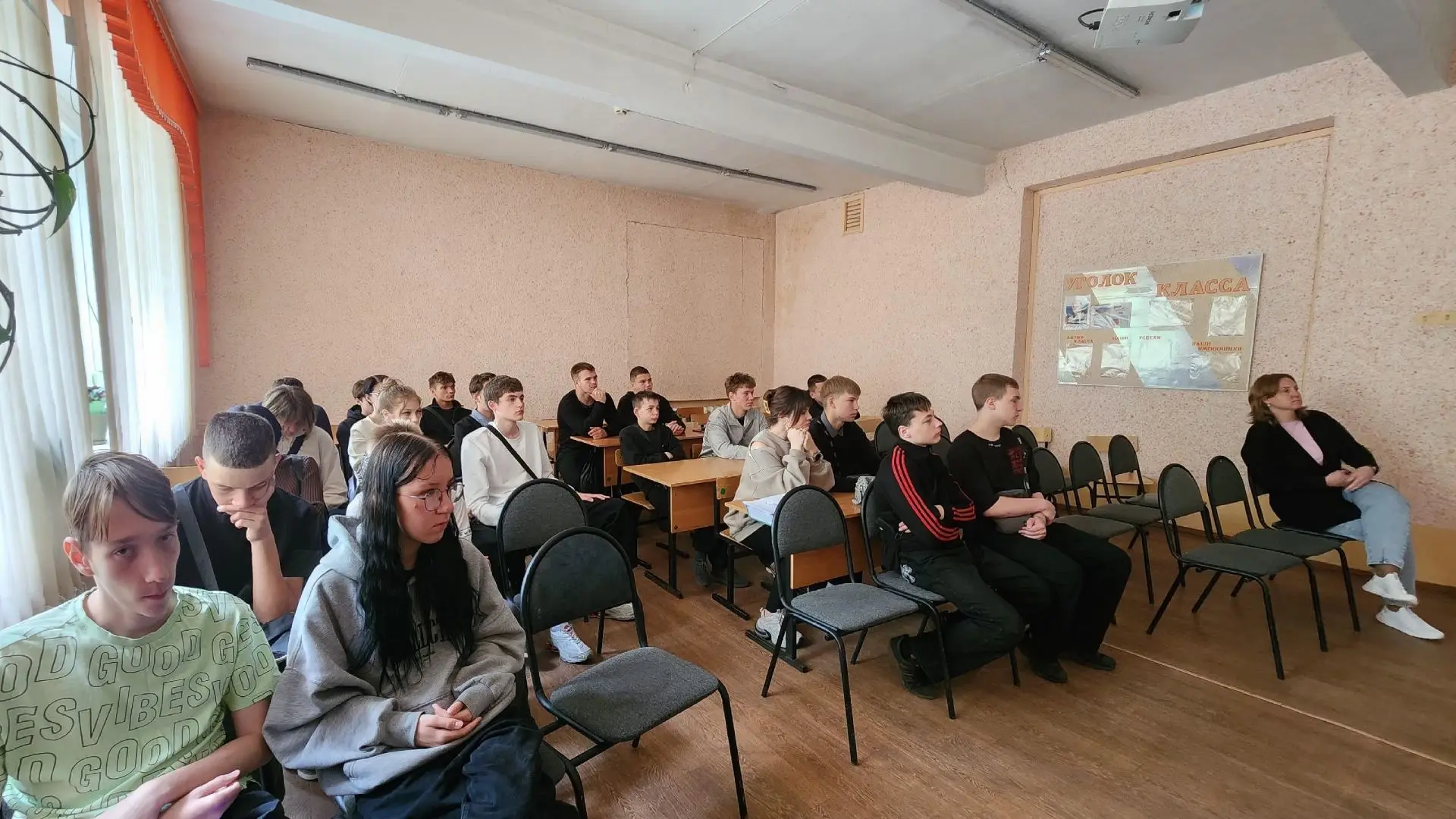 Сегодня в нашей школе состоялся показ фильма «Террористы поневоле».Фильм про молодых людей, которые 