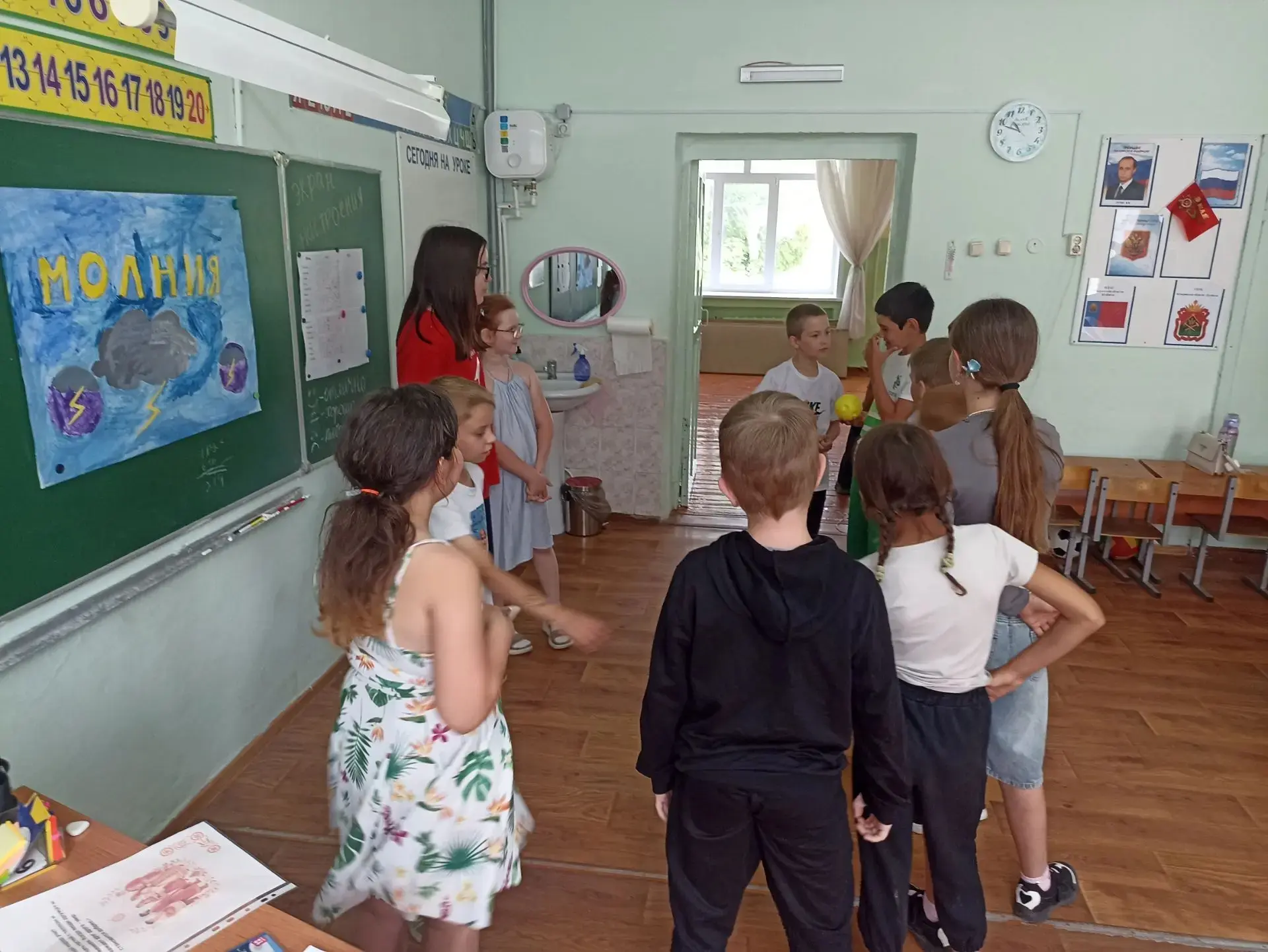 🇷🇺 Год единства народов России: передаем эстафету добра!

Активисты Движения Первых нашей школы пр