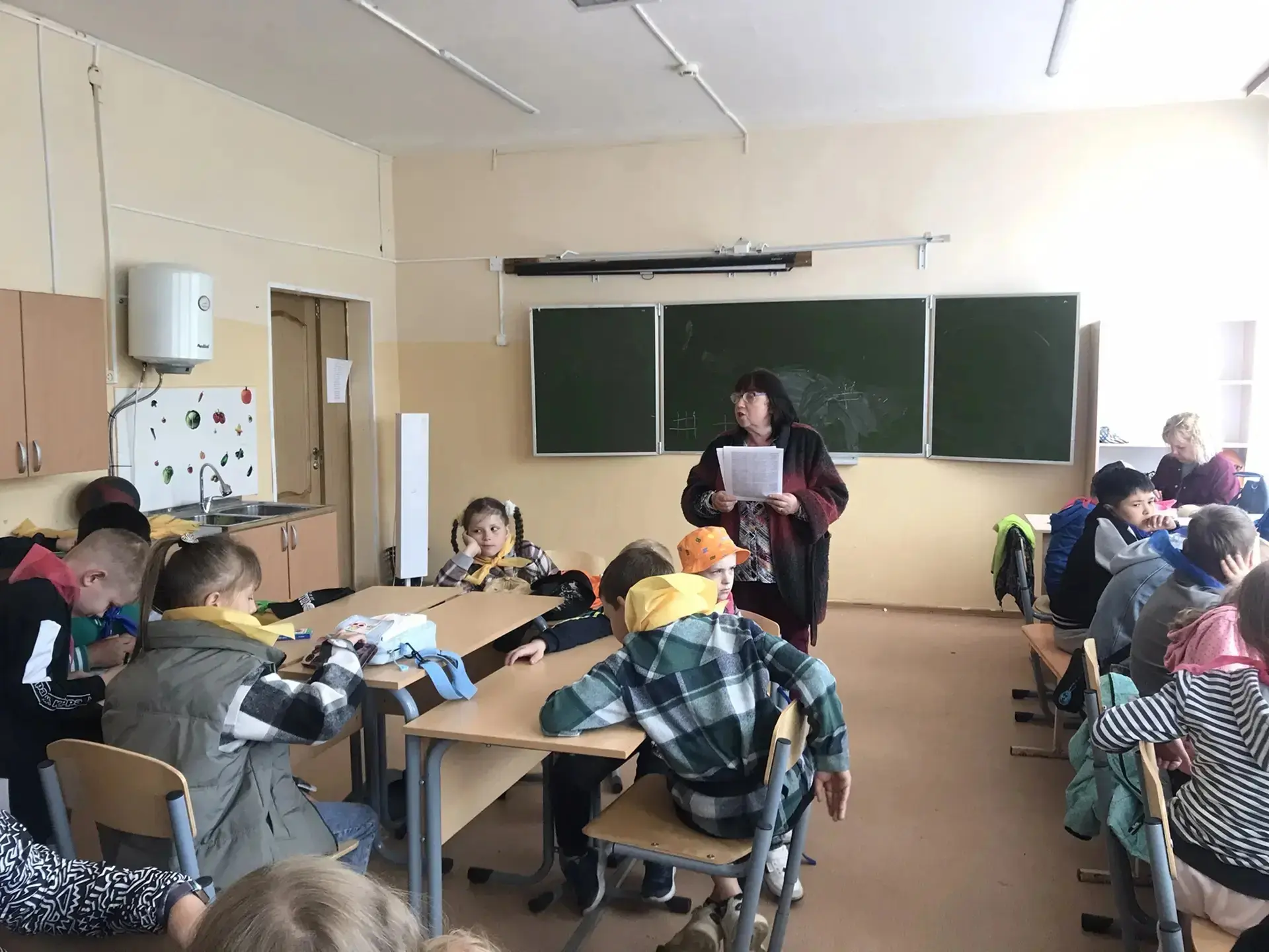 В нашей школе продолжается веселая и содержательная лагерная жизнь, и сегодня отмечается уже 11- й д