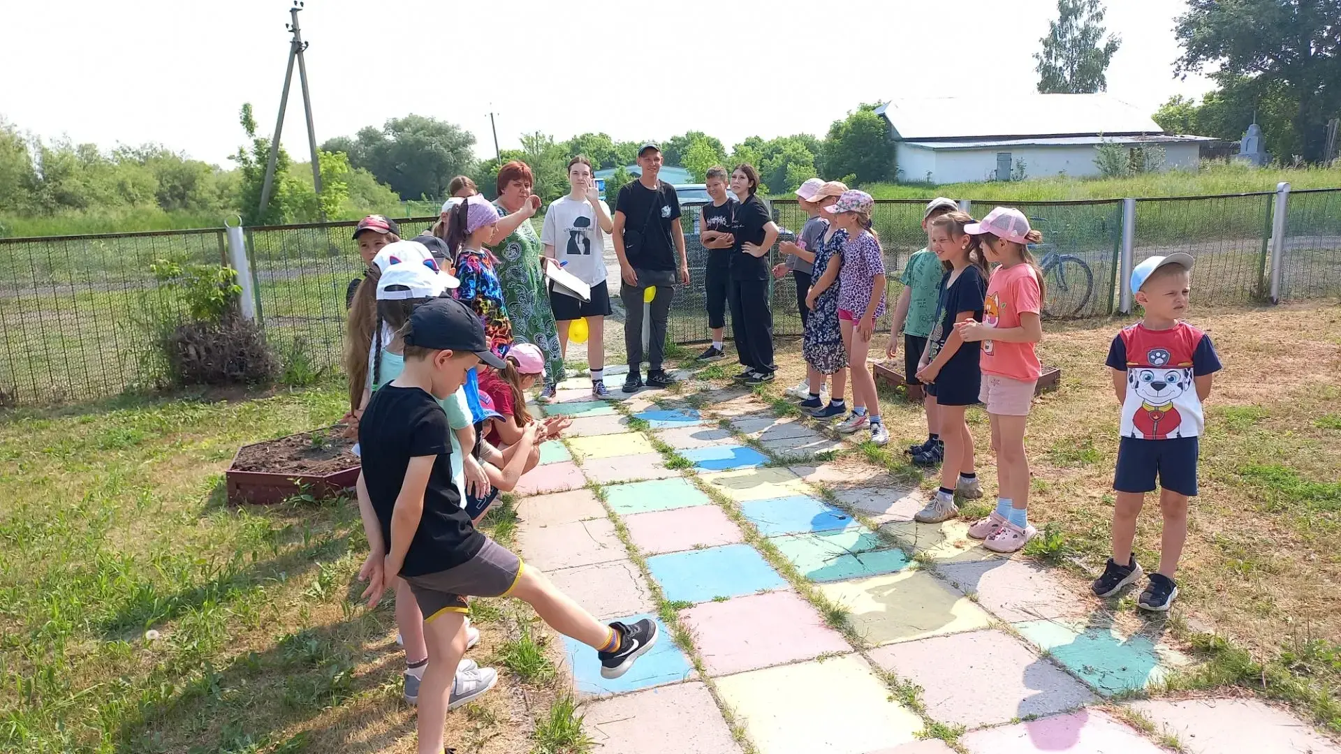 16 июня в лагере прошел День здоровья. 🌟

Бодрое утро с активной зарядкой плавно перешло в череду с