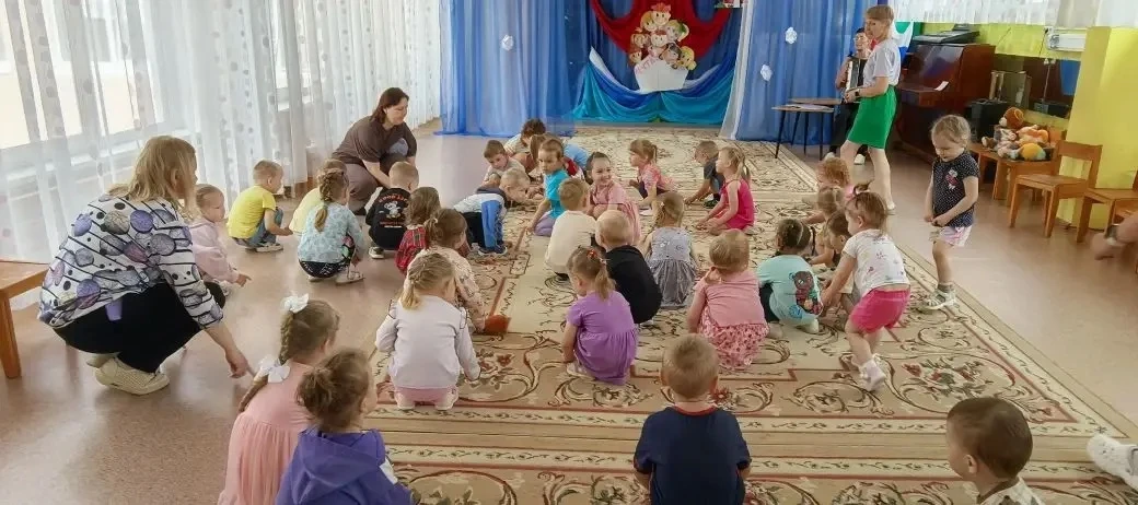 Сегодня в детском саду дети раннего и младшего возраста с огромным удовольствием посмотрели музыкаль