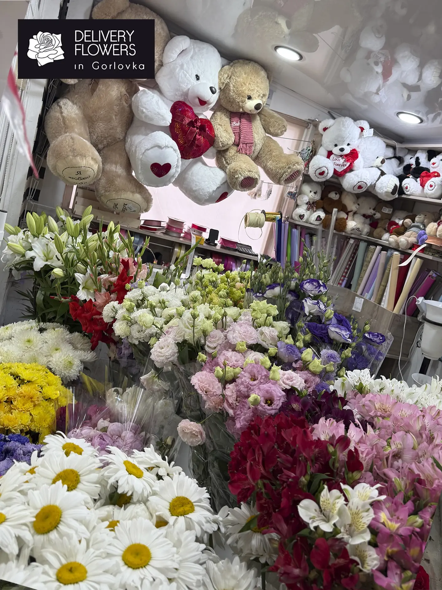 🧸🌸 Красивая витрина с цветами и мишками

🌹Розы, пионы, полевые, мишки — всё в одном месте.
❤️Вдох