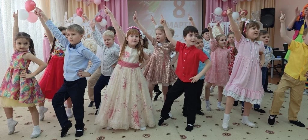 🎶Лучики тепла, лучики любви дарим всем нашим мамам и бабушкам!❤️

Группы "АБВГДЕйка", "Умки" и "Фан