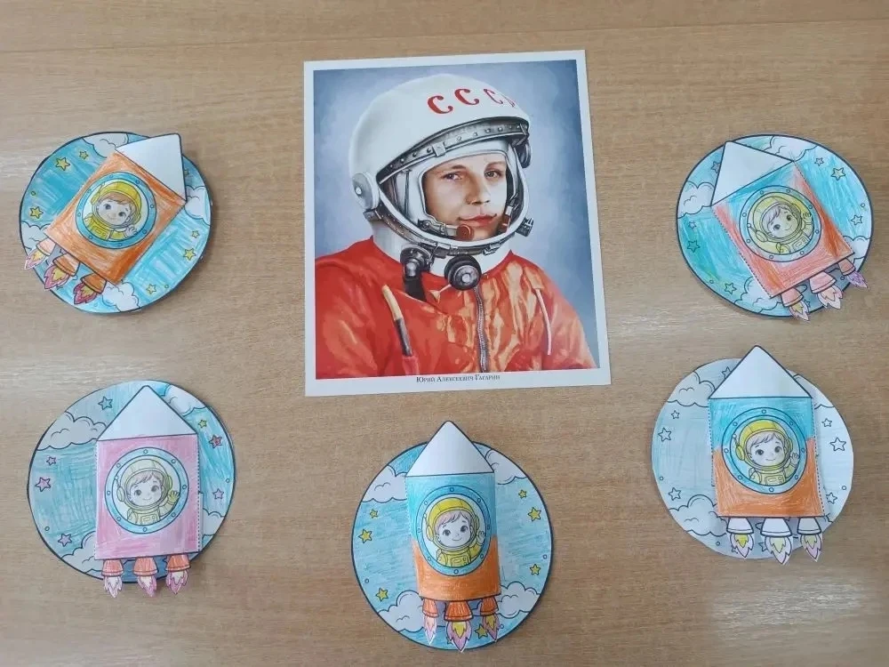 ПОЕХАЛИ 🚀 

12 апреля в России отмечается День Космонавтики 🚀 🪐 в ознаменование первого космическ