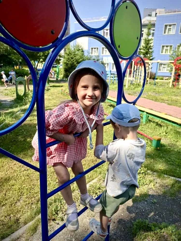 Наше лето: шумное, яркое, весёлое! 🌿🎨

Знаете, почему дети так любят лето в детском саду? Потому ч
