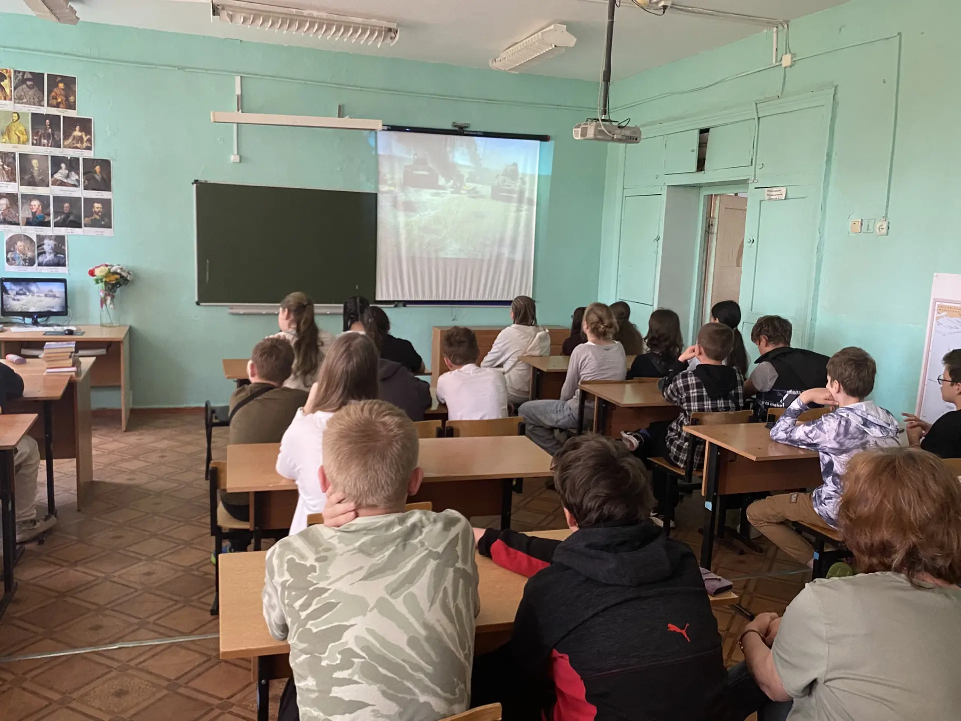 🕯️🇷🇺 В день памяти и скорби для обучающихся 6-7 классов был организован кинолекторий документальн