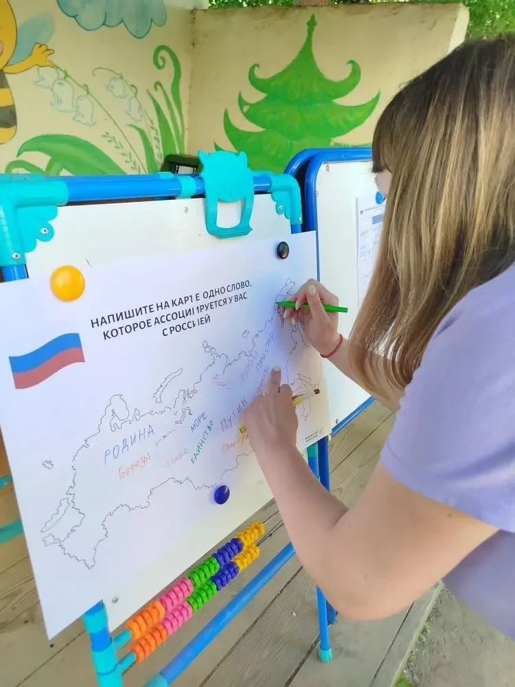 Как наши родители и дошколята встречают
День России?
В группе «Бабочки» с самого утра родители запол