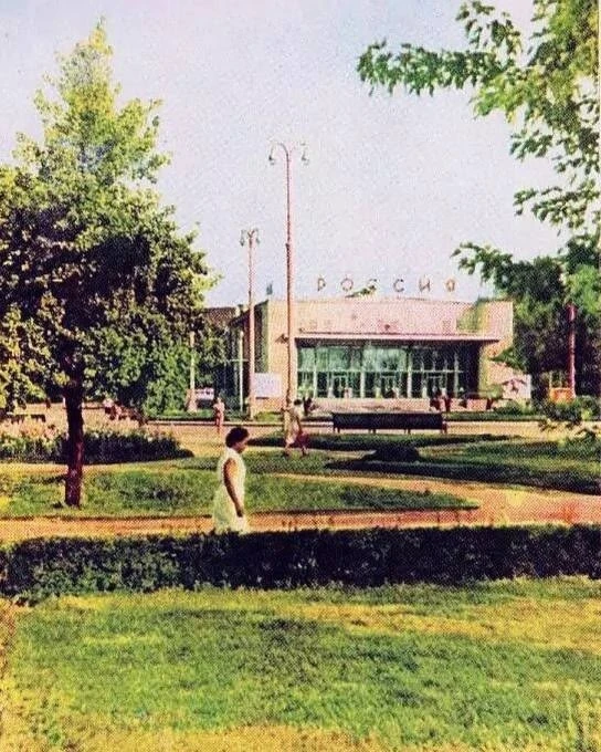 Сквер у кинотеатра «Россия», 1965-1970 годы.

Фото: «Старый Калининград»

НЕ ЗАБУДЬ ПОДПИСАТЬСЯ ⤵️