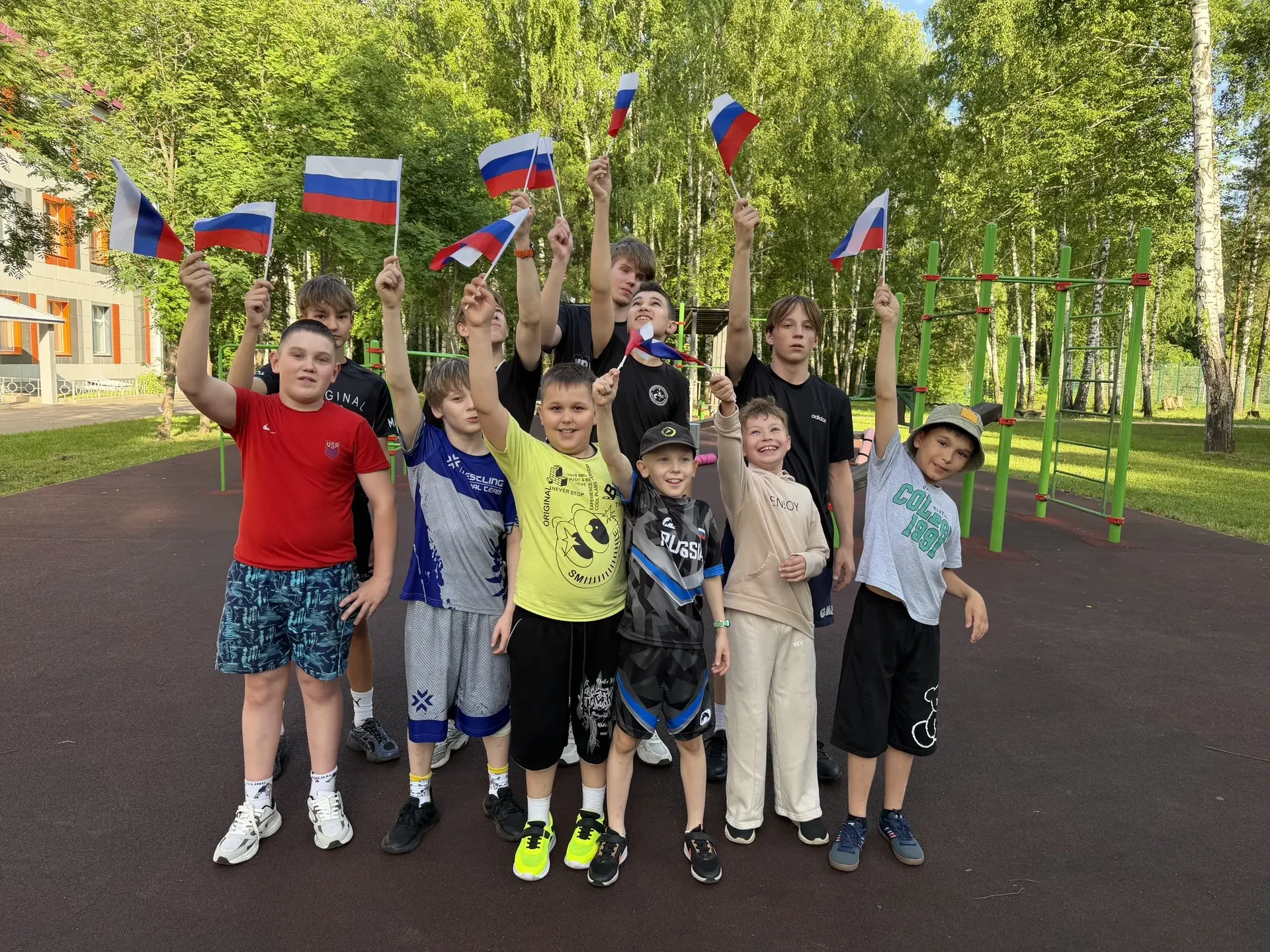 Друзья, доброго дня. 

🌈 Летние смены в детских лагерях напоминают собой калейдоскоп ярких событий.