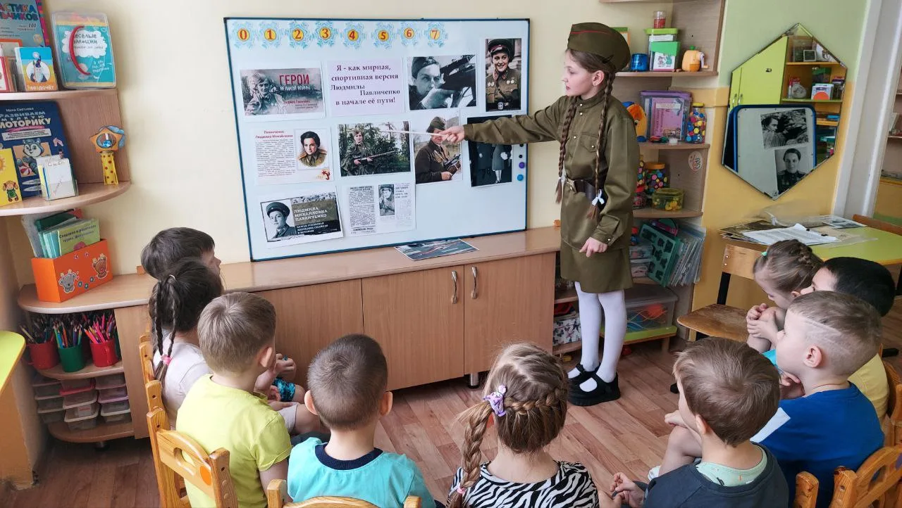 К ребятам старшей группы «Дюймовочка» приходила в гости София, выпускница нашего детского сада. Софи