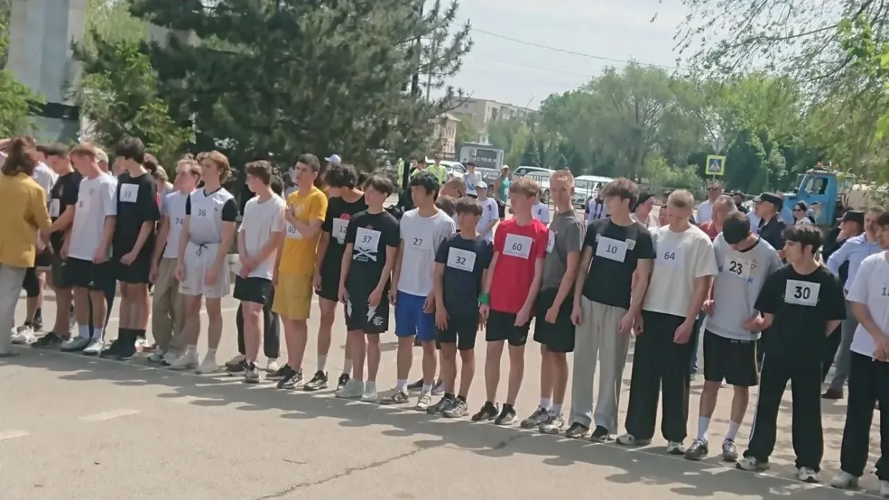 Легкоатлетическая эстафета. Более 1000 участников, среди них ученики СОШ 37

СПОРТ- это ЖИЗНЬ!