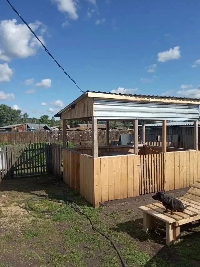 Наша первая постройка на даче😁