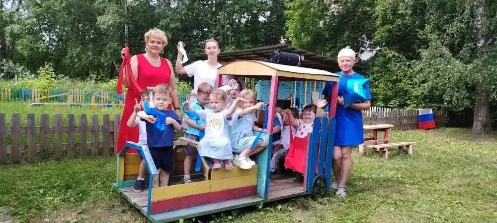Веселые игры, занимательные задания и счастливые улыбки наших детей!
Так прошел наш совместный празд