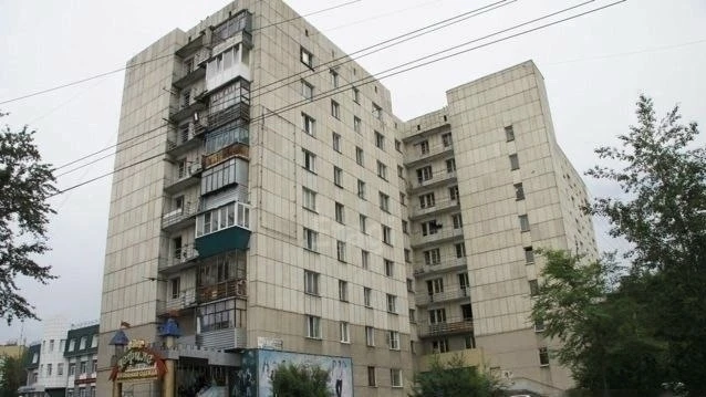 Сдаю КСТ 18 кв.м 1 Мая 21, 4/9 этаж. Мебель техника есть. Нет стиральной машины. Душ туалет общий на