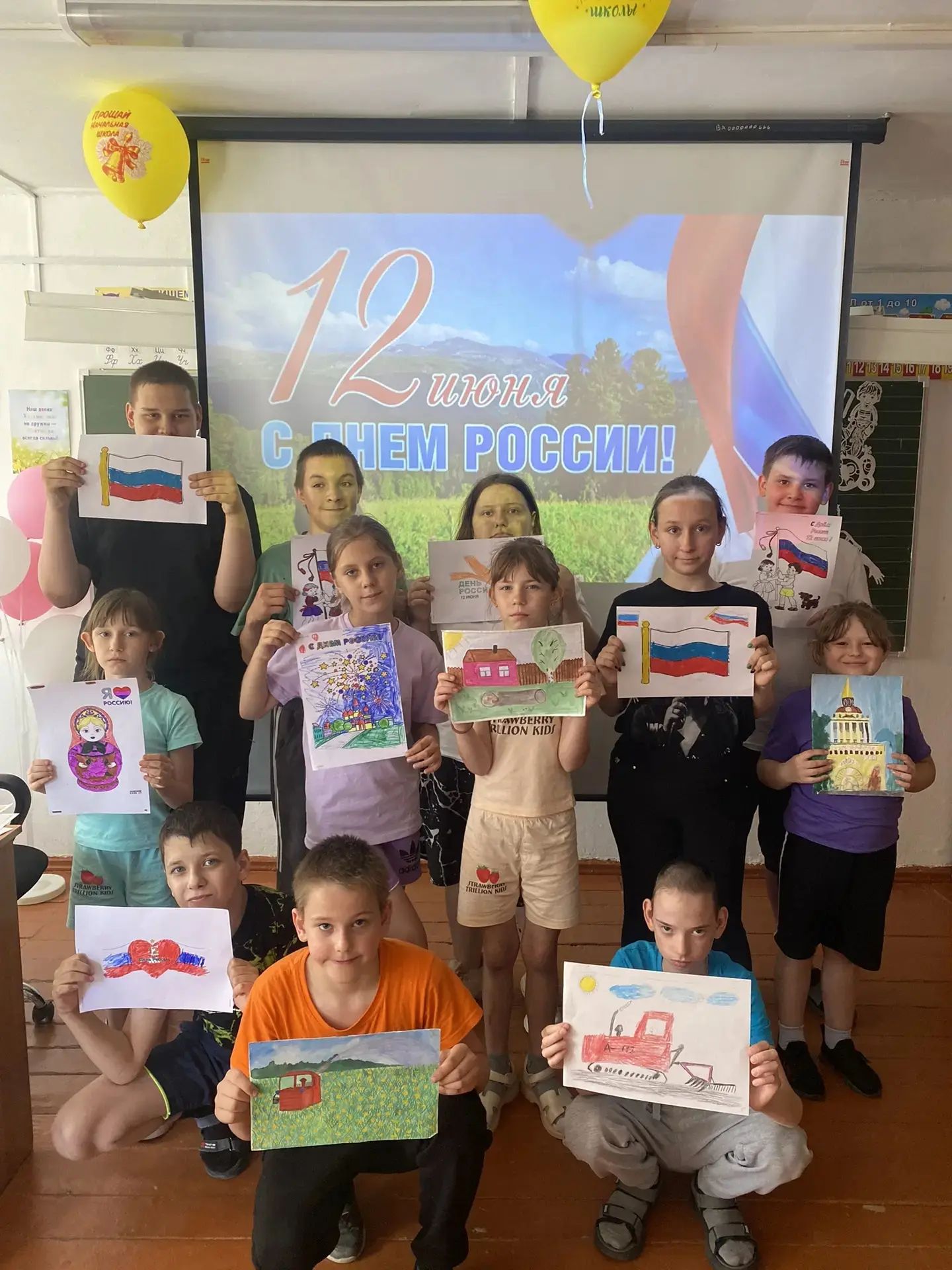 🇷🇺🎨Ребята нашего лагеря ярко и творчески присоединились ко всероссийской акции «Рисуй, Россия!» �
