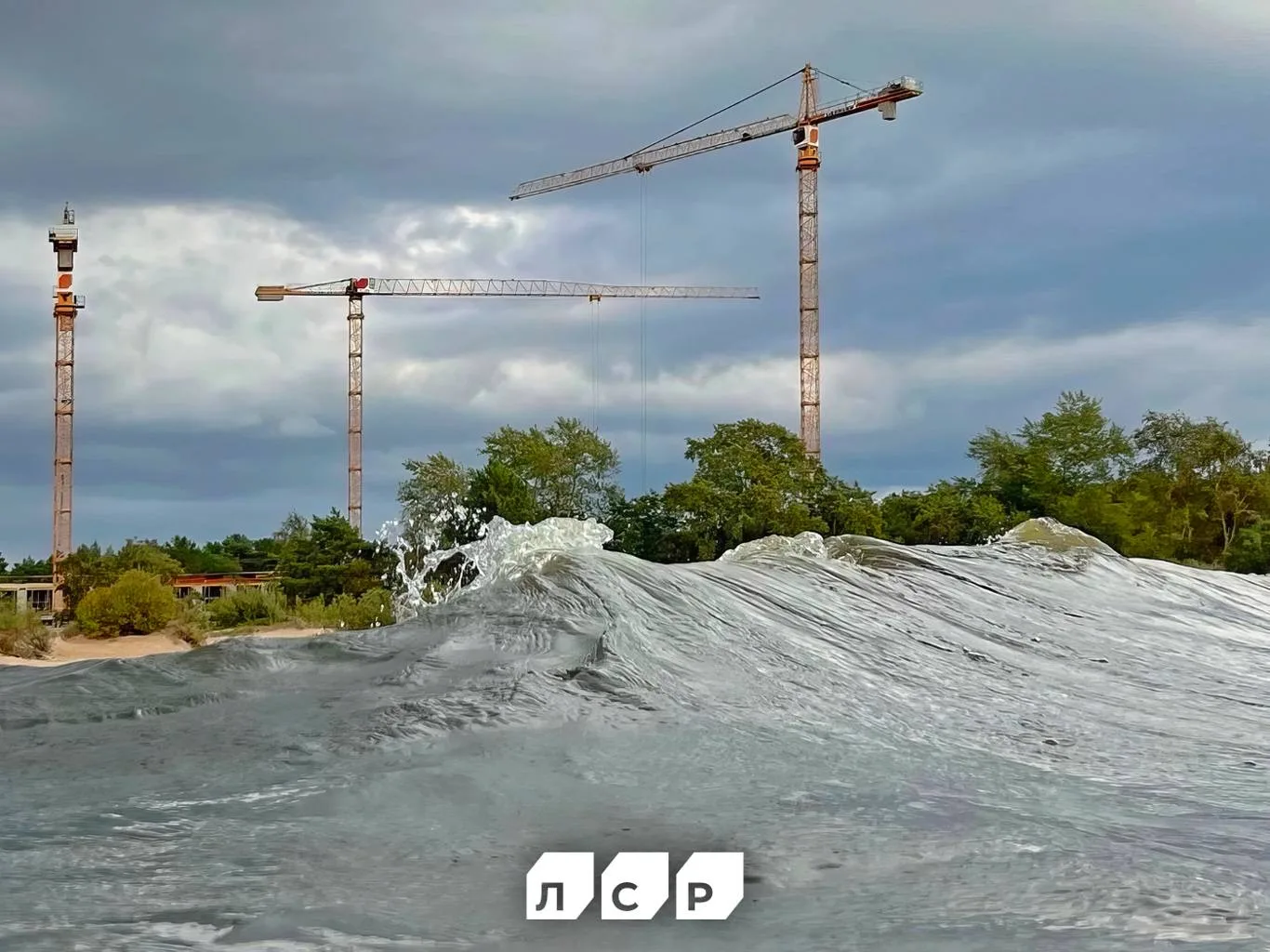 Морская фигура, замри! 🌊🏗️ 

По случаю Дня крановщика делимся с вами фотографиями 📸, сделанными в