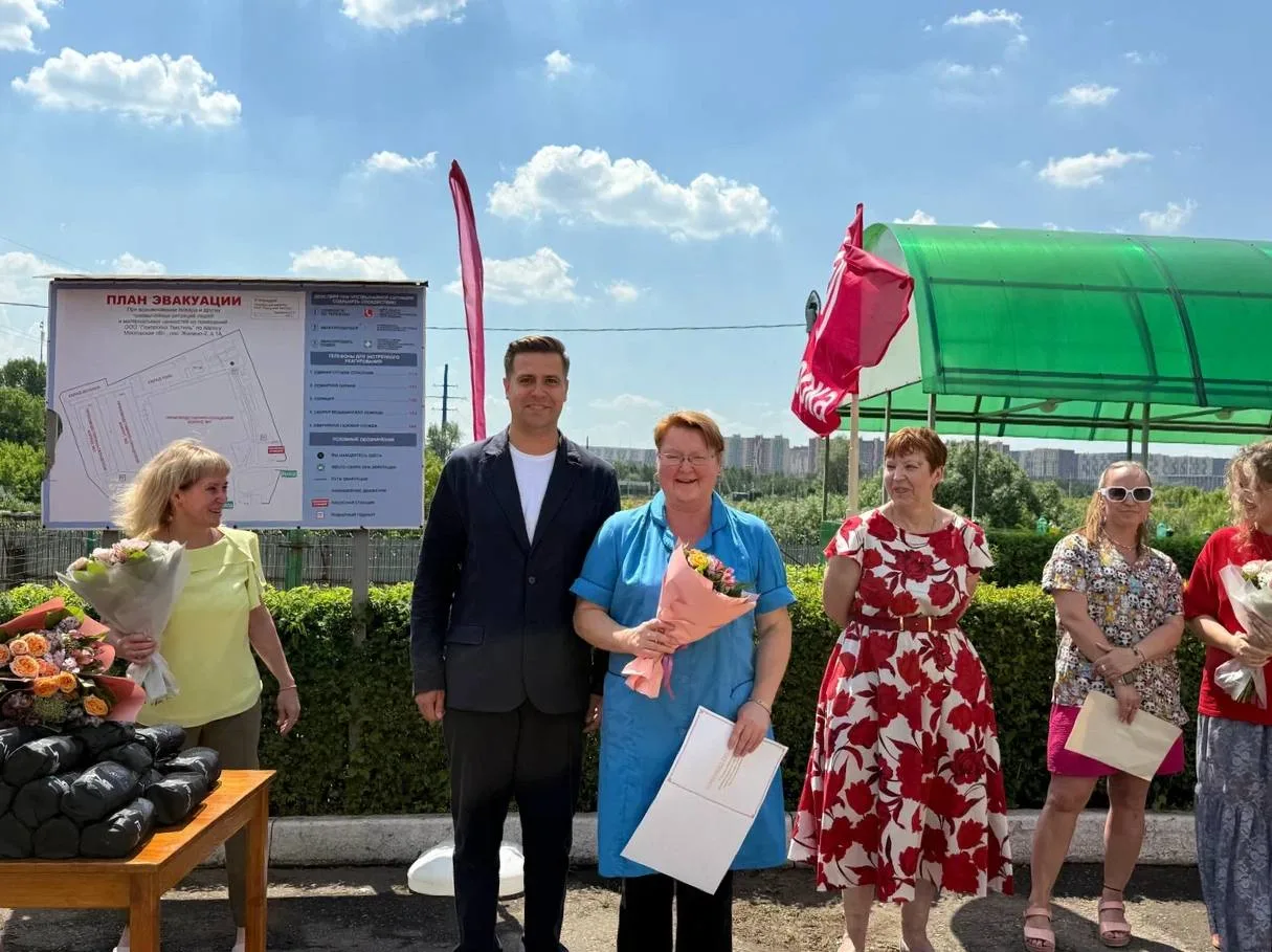 В подмосковном городе Люберцы чествовали работников главной прядильной фабрики России – Пехорка. 

П