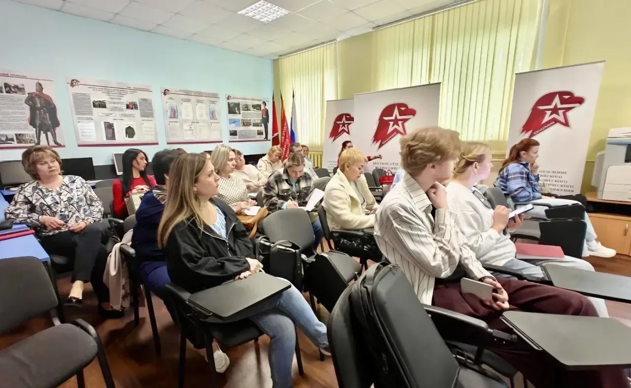 📢
27 мая 2026 года в Учебно-методическом центре на ул.Волковской д.51 прошло совещание школьных коо