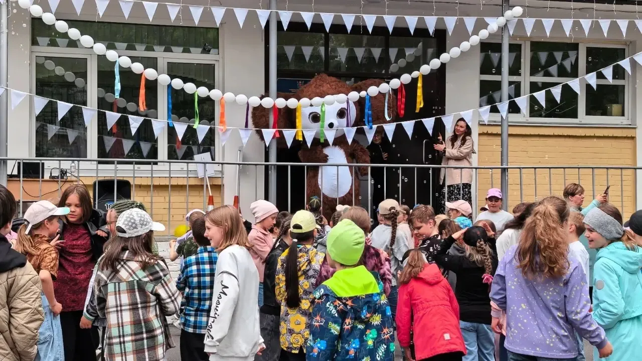 ☀️ Сегодня на базе нашей школы свои двери открыл городской лагерь «Тепло», смена «По пути сильных»!
