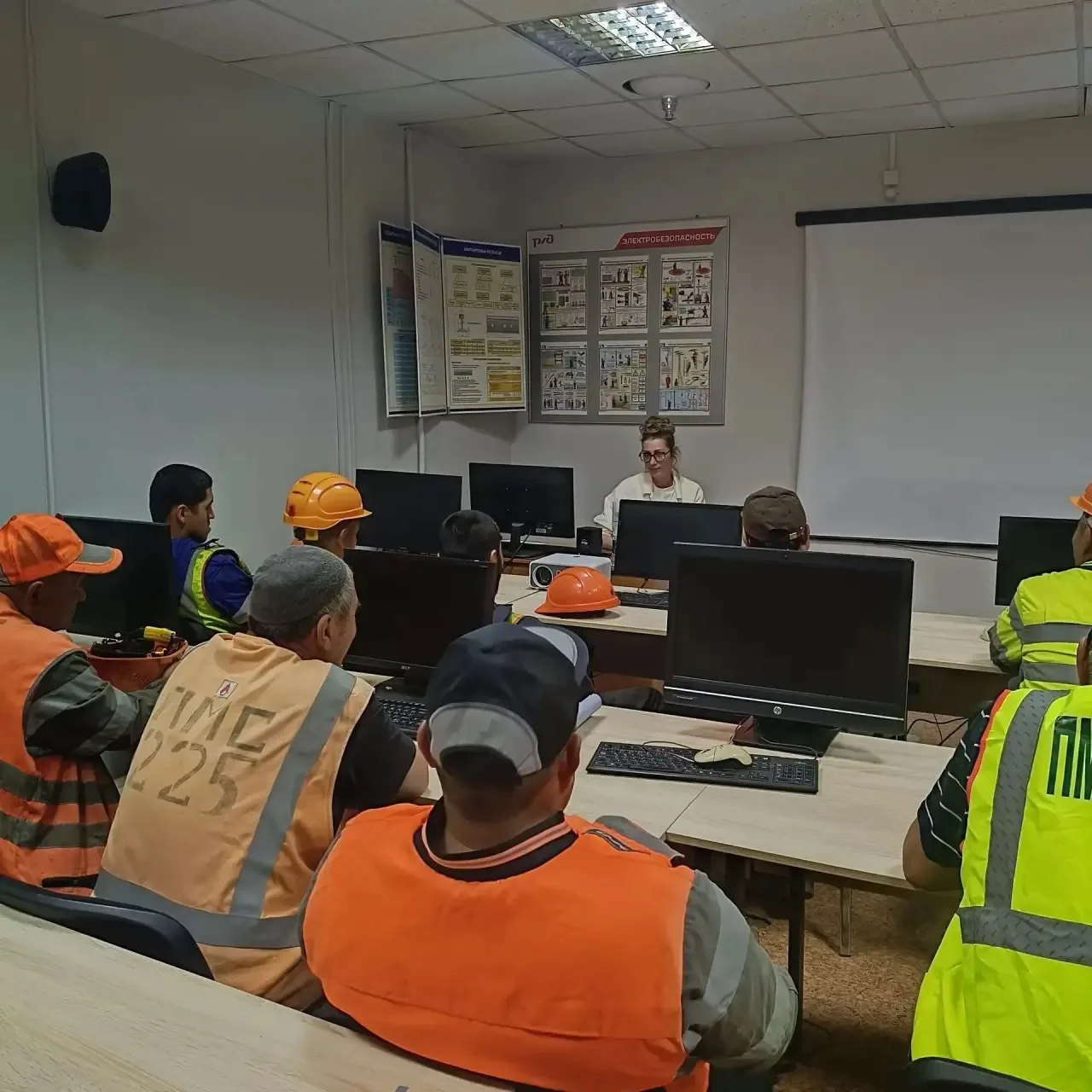 ⚒️🔧В Сковородино продолжается работа по адаптации иностранных граждан 

Очередную беседу для мигран